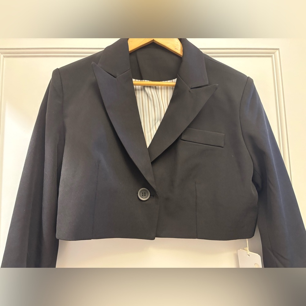 Commense Black Cropped Blazer - Picture 3 of 7
